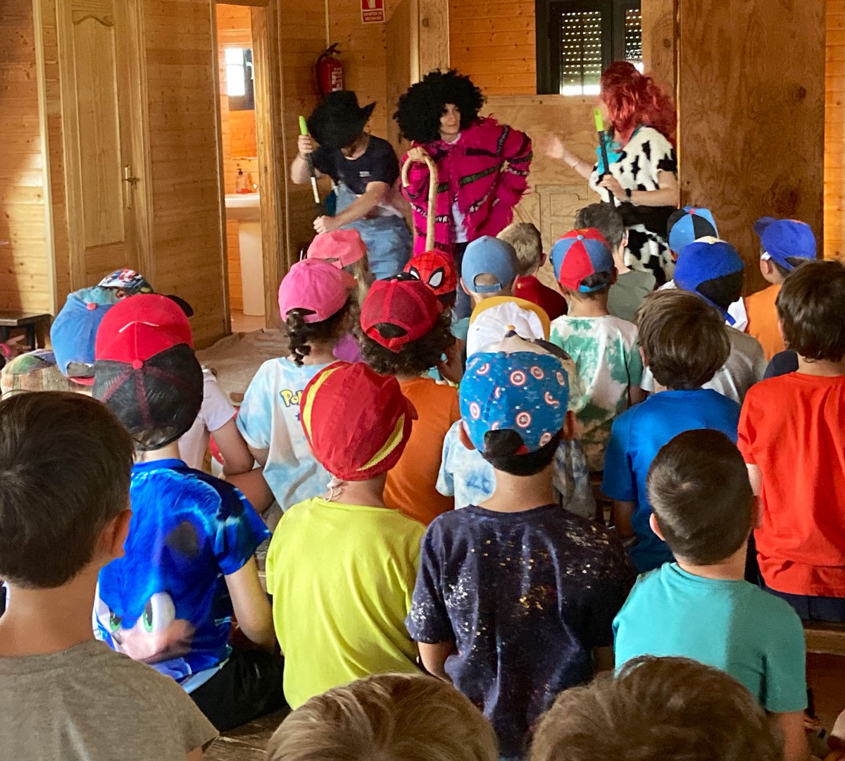 Hora de escuchar un cuento:
“La historia del duende Zacarías”
#granja5años <a href="/HBSTORREJON/">Humanitas Torrejón</a>