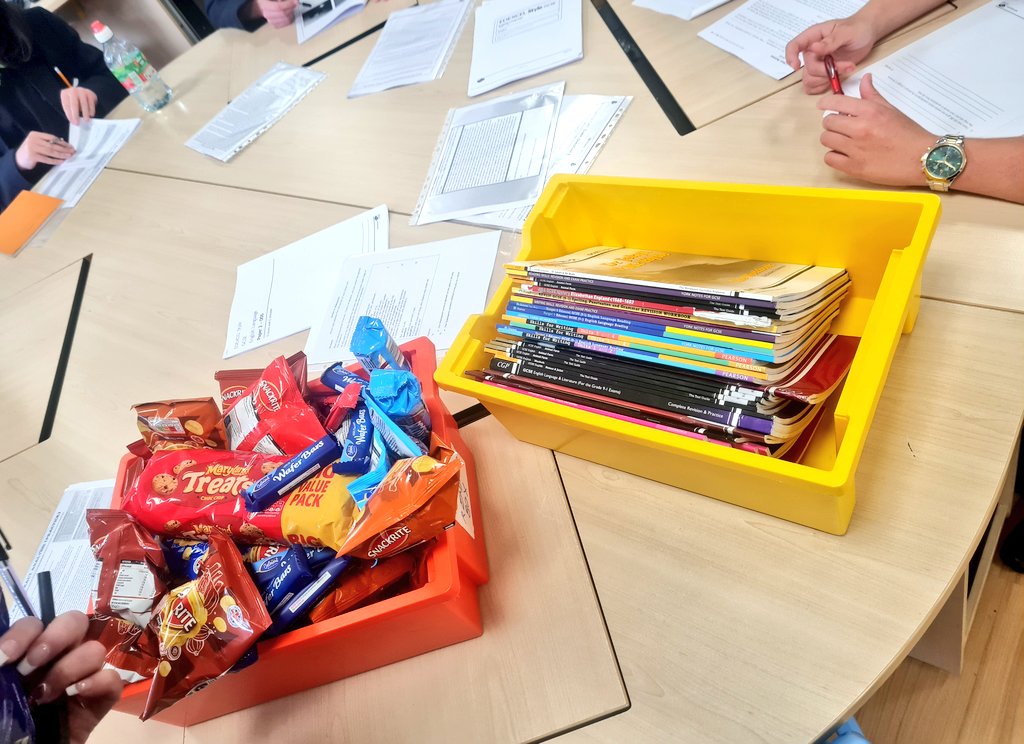 RPCCEnglish's tweet photo. Our 'drop-in' intervention sessions run on a Wednesday in the library from 2.45pm-3.45pm. These will continue through the exam period. Use the computers, revision guides and exam questions to prepare for your English exams, with the help of our expert English team! @RegentsParkCC https://t.co/ujWsoJMoUL