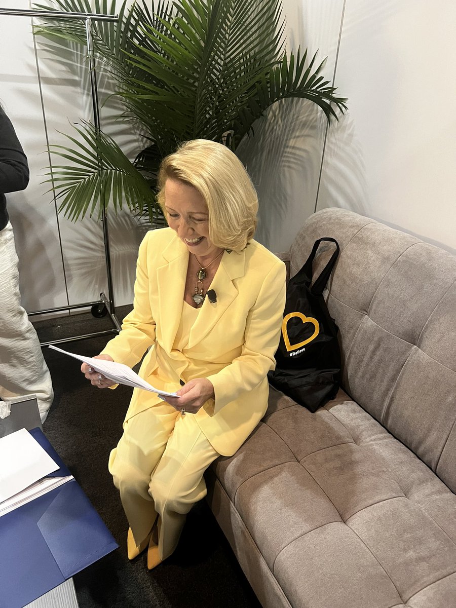 JillPopelka's tweet photo. BTS with @mabbajay! Love that she matched her suit to our @successfactors gold heart! #SAPsapphireorlando https://t.co/gaJBLtucMn