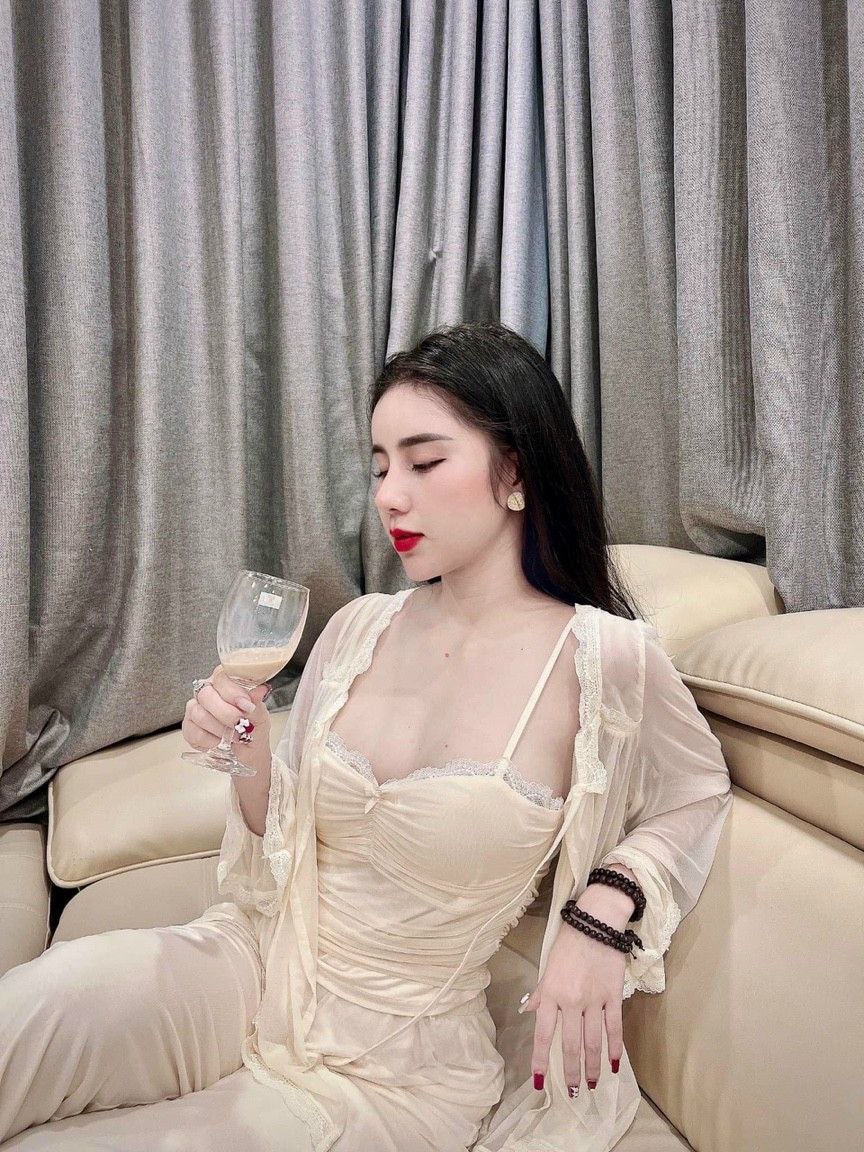 duyndm4's tweet photo. Rượu ngọt như này a có say ko? https://t.co/2DDOunBOQ0
