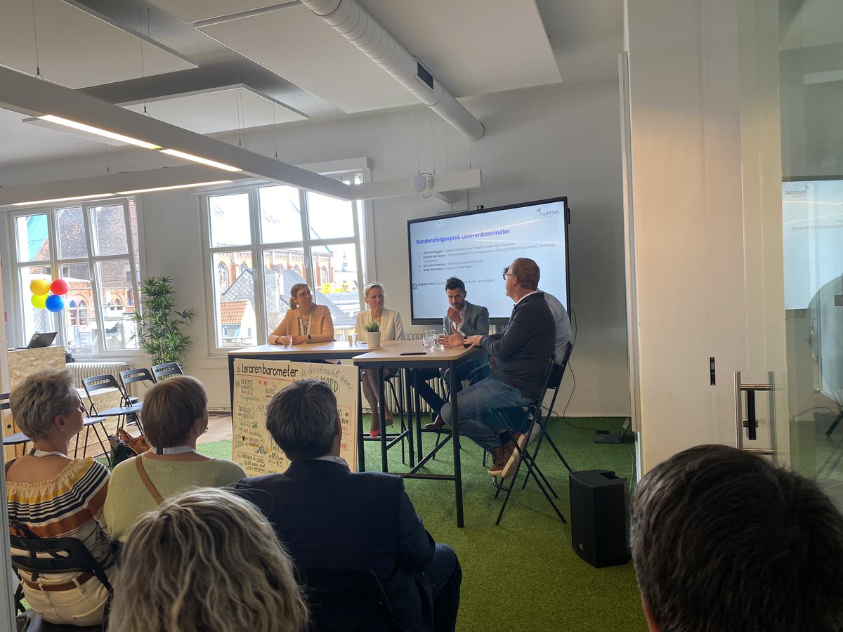 nelevanbeveren's tweet photo. Interessante opening van het Digital Education Center van Fourcast for Education vanmiddag! #digisprong #fourcastforeducation https://t.co/hr9lgVEA2Z