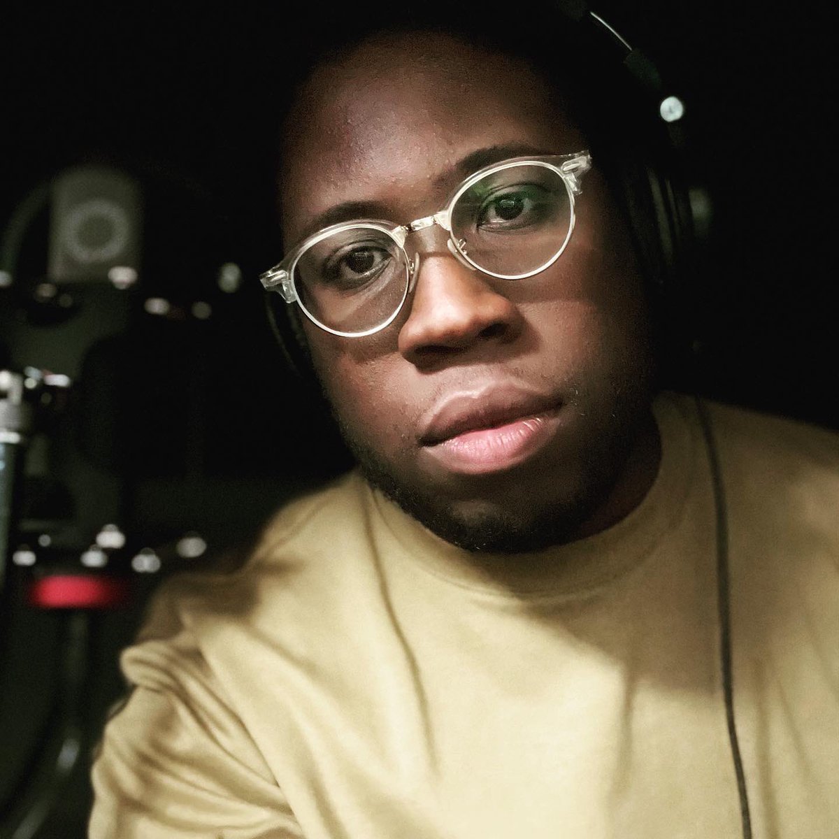 tafarianthony's tweet photo. Manifesting that @TheJUNOAwards w/ these new gold frames! Wish me luck! 🖤🤞🏾 Swipe to find out how to watch live on Saturday! https://t.co/xyxI6hHdul