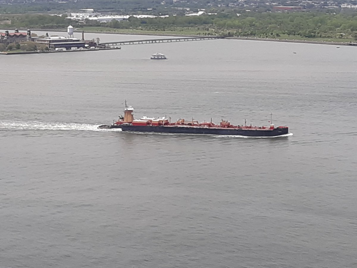 freightboy1's tweet photo. Awesome view from the American Club conf room downtown #Reinauer vessel https://t.co/KFr1KJTuTs