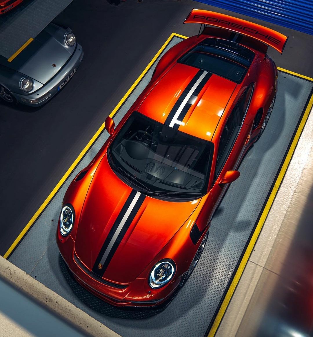PorscheCIub's tweet photo. Paint-to-Sample McLaren Volcano Orange 991 GT3 RS https://t.co/eVygxktmwg
