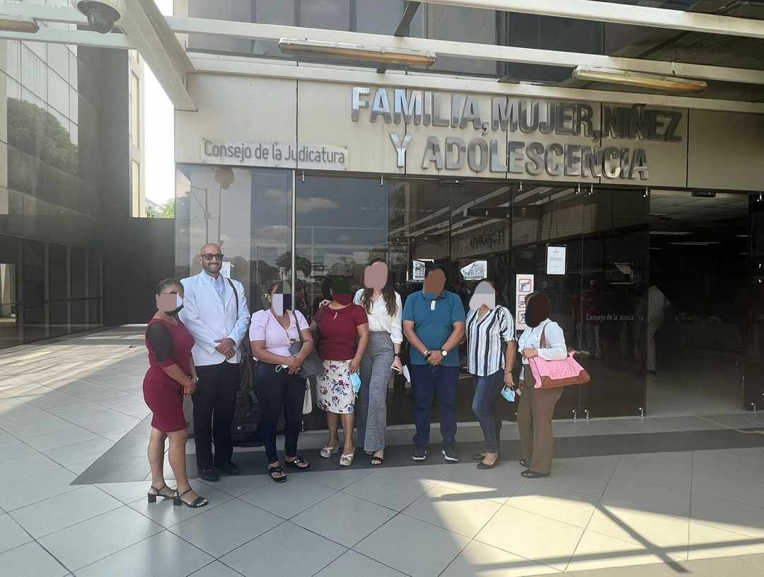 AbogadoFeroz's tweet photo. Clientes satisfechos, una nueva pareja divorciada.
Tu puedes ser el siguiente*, ¡pregúntame como! #INFOxDM #Guayaquil #Divorcios #FinalesFelices https://t.co/jHmGHWst8g