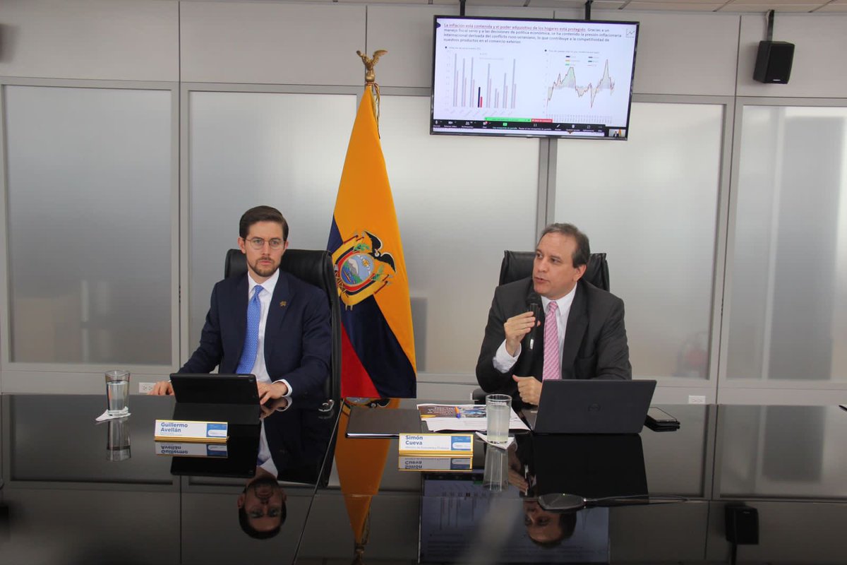 FinanzasEc's tweet photo. 📰Boletín | @simoncueva, ministro de @FinanzasEc, informó que 🇪🇨 llegó a un acuerdo, con el @FMInoticias sobre la revisión del programa de Servicio Ampliado. El Directorio deberá aprobar un desembolso por USD 1 000 millones.

📌 https://t.co/UswPMWeqZC

#JuntosCumplimos https://t.co/A0yQrvCXFq