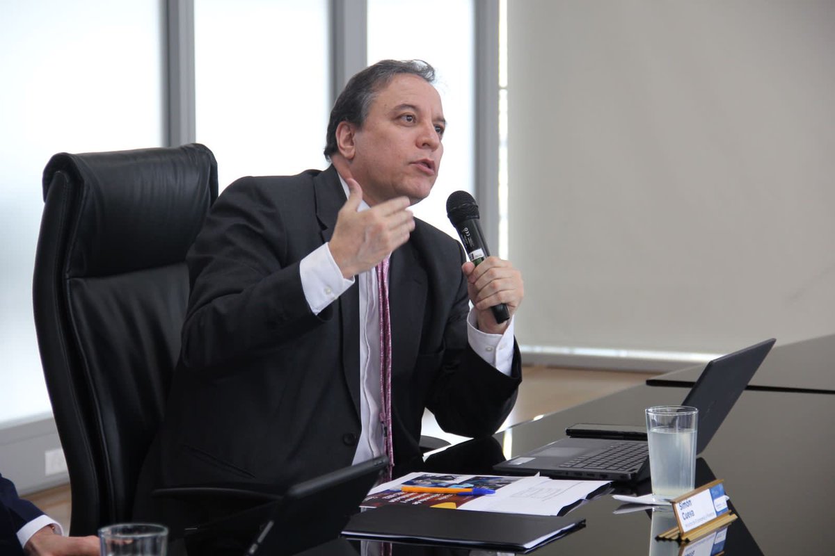 FinanzasEc's tweet photo. 📰Boletín | @simoncueva, ministro de @FinanzasEc, informó que 🇪🇨 llegó a un acuerdo, con el @FMInoticias sobre la revisión del programa de Servicio Ampliado. El Directorio deberá aprobar un desembolso por USD 1 000 millones.

📌 https://t.co/UswPMWeqZC

#JuntosCumplimos https://t.co/A0yQrvCXFq