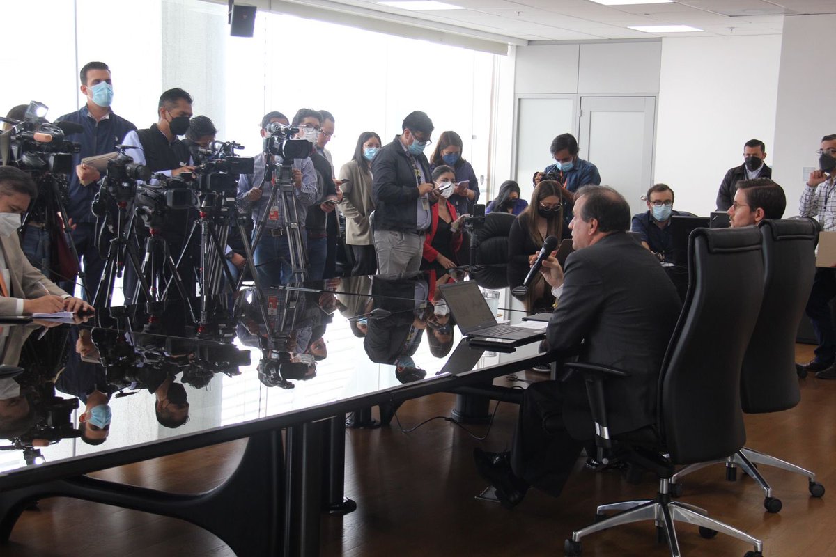 FinanzasEc's tweet photo. 📰Boletín | @simoncueva, ministro de @FinanzasEc, informó que 🇪🇨 llegó a un acuerdo, con el @FMInoticias sobre la revisión del programa de Servicio Ampliado. El Directorio deberá aprobar un desembolso por USD 1 000 millones.

📌 https://t.co/UswPMWeqZC

#JuntosCumplimos https://t.co/A0yQrvCXFq