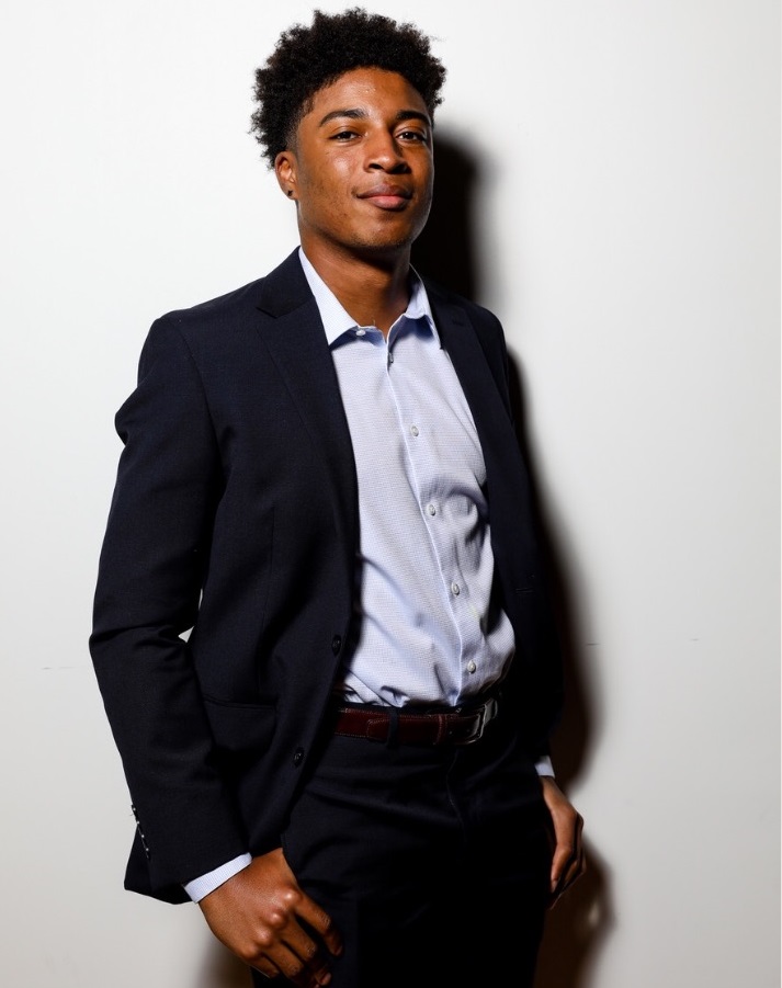 Maurice “Moe” Lucré developed resources for a physical therapy pathway program for underrepresented students as part of his doctorate. He also facilitated presentations to 150 middle schoolers in Madison and Milwaukee. Congrats to Moe and all our 38 Physical Therapy Grads #UWGrad