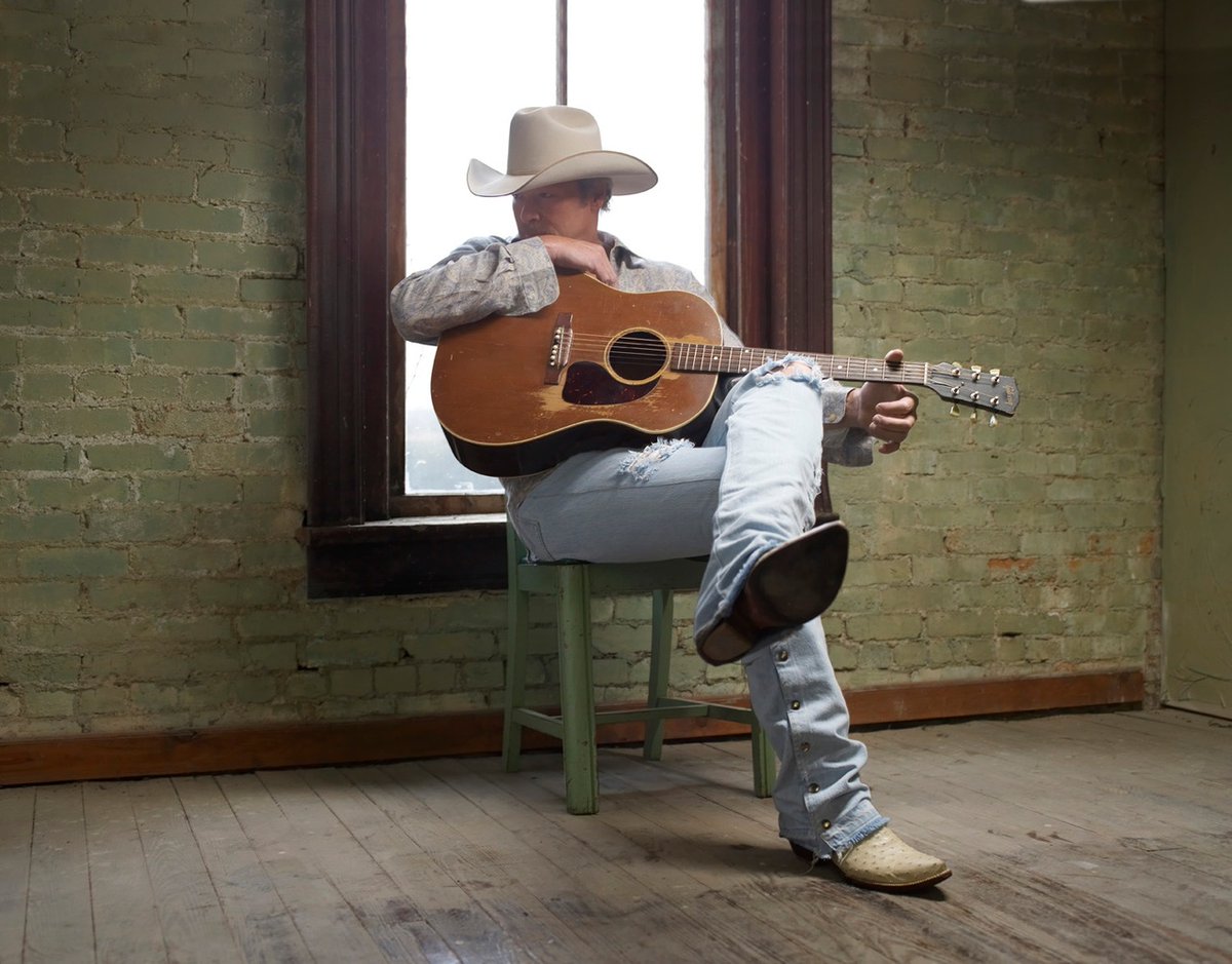 I got my boots, I got my hat. 🤠 #BringingCountryBack