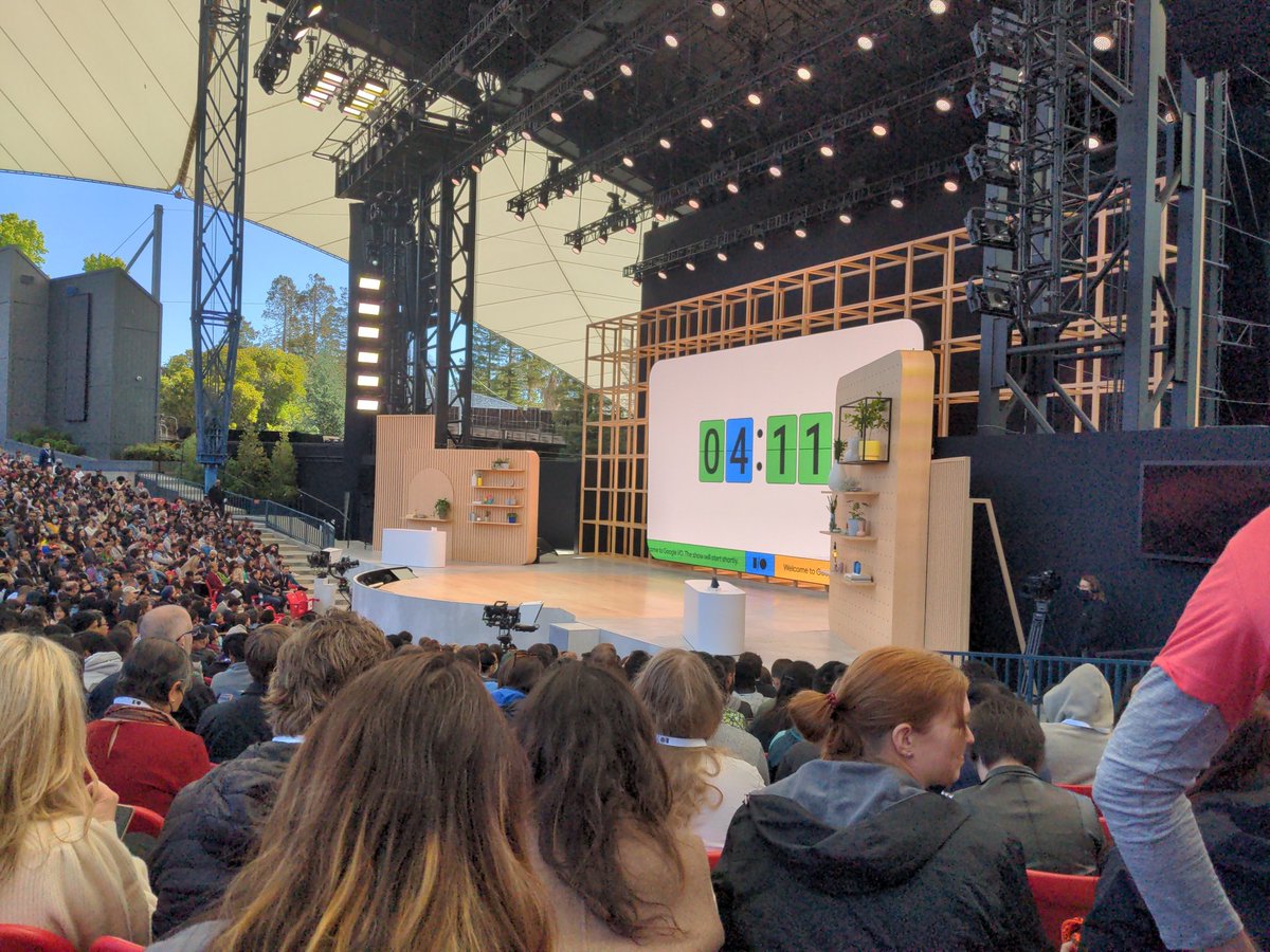 Robert Crowe tweet media