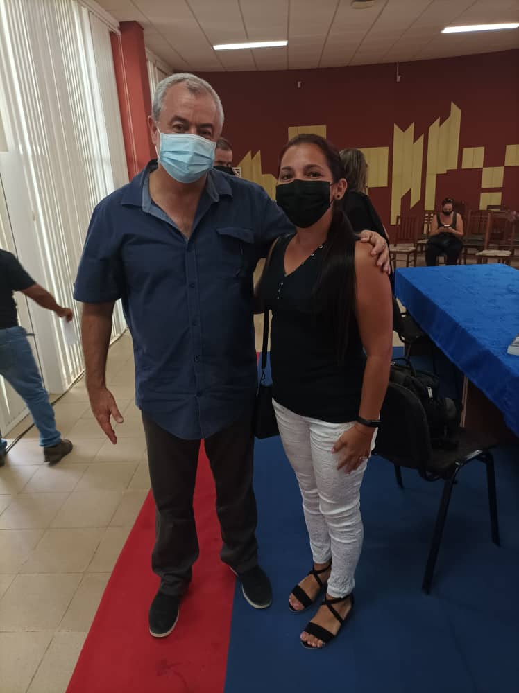 Alegría y sensibilidad desbordadas en la mañana de hoy junto a <a href="/tincremata14/">Carlos Alberto Cremata Malberti</a> en la <a href="/universidad_uci/">Universidad de las Ciencias Informáticas</a>. Hoy Martí estuvo en nuestra casa de altos estudios. Gracias Tin...
<a href="/raydelmp/">Raydel Montesino Perurena</a> <a href="/dellylien1/">Delly Lien González</a> <a href="/niurvis79/">Niurvis</a>