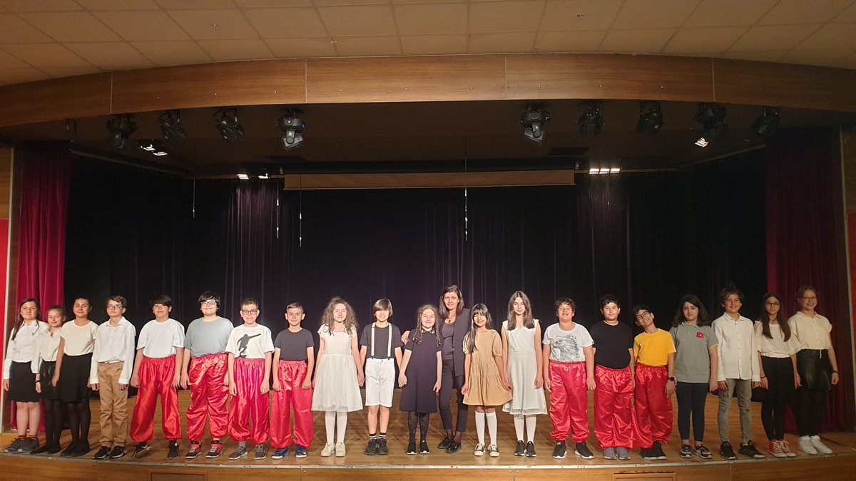 Bahçeşehir Koleji Yabancı Diller Akademik Koordinatörü Hürü Öner ve 
İlkokul Akademik Koordinatörü Arzu Tunç okulumuzu ziyaret ettiler.Öğretmenlerimizle akademik süreç hakkında değerlendirmelerde bulunup öğrencilerimiz ile sohbet ettiler.Katkıları için kendilerine teşekkür ederiz