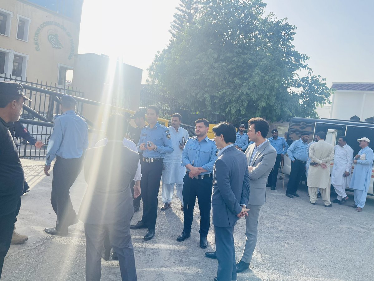 aneelsaeed's tweet photo. From #pricechecking to #lawandorder
@dcislamabad @ICTA_GoP @rmwaq @ICT_Police @CDAthecapital @DirectorateSCT @TheReview_PK @aliimranabbasi https://t.co/PoaXvGf9hZ