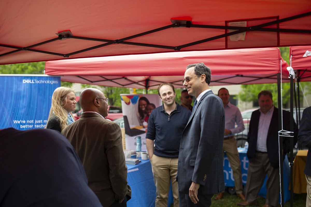 TempleUniv's tweet photo. Today we celebrated our commitment to digital equity by unveiling our new Digital Equity Center! Together with community partners, we continue to work on bridging the divide and providing a platform for digital equity and inclusion. https://t.co/NwObckGKo9
