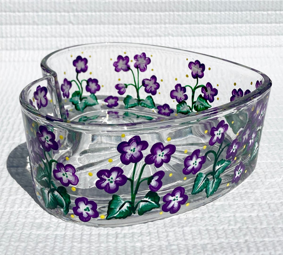ipaintitpretty's tweet photo. Violet candy dish https://t.co/i9QQjAXGWB #violets #candydish #brighthomedecor #TMTinsta #etsygifts #heartbowl #weddinggift #birthdaygift #etsygifts https://t.co/jNSdzbC4Yb