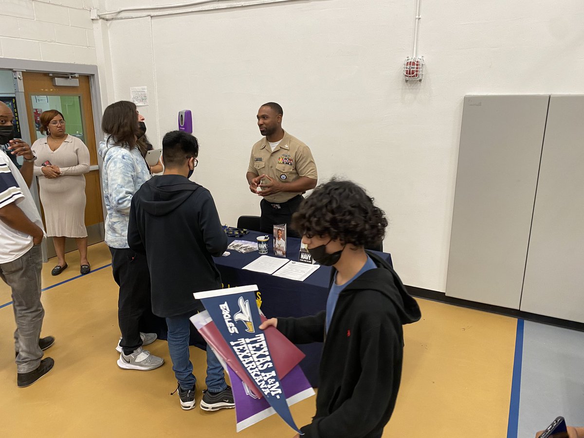 NewTechDISD's tweet photo. New Tech College Fair was a success!! Thank you to all the programs who showed up today!! Thank you our AVID coordinator @Eminence2DST and Mr. Mitchell our EIF Rep for putting on an amazing event! #collegefair #collegeandcareer #DISD #PBL #AVID #differentlnpurpose https://t.co/K8ZQFmhxAD