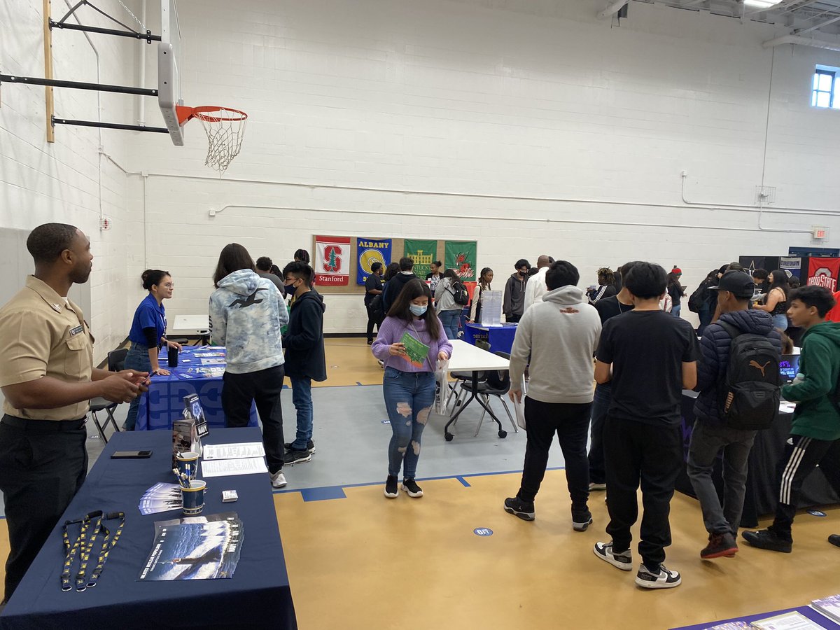 NewTechDISD's tweet photo. New Tech College Fair was a success!! Thank you to all the programs who showed up today!! Thank you our AVID coordinator @Eminence2DST and Mr. Mitchell our EIF Rep for putting on an amazing event! #collegefair #collegeandcareer #DISD #PBL #AVID #differentlnpurpose https://t.co/K8ZQFmhxAD