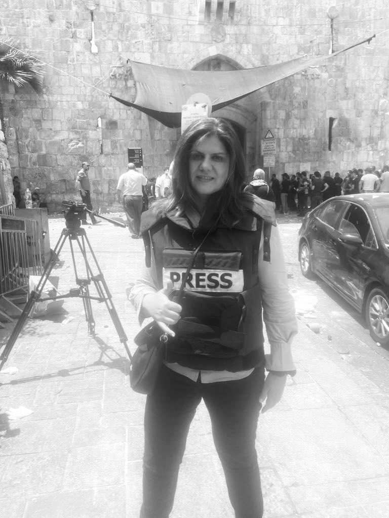 JafDara's tweet photo. صوت شجاع آخر غرق
شيرين أبو عقلة، مراسلة شجاعة وجريئة لقناة الجزيرة، التي كانت تستمع إلى العالم لأكثر من 25 عاما، قتلت على يد إسرائيل https://t.co/86xjNLwJ0F