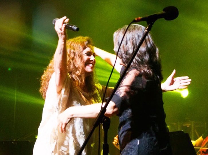 Llegó la noche tan esperada 💚🎶🙏🏼 Cantando con mi tocaya <a href="/sanmihanovich/">sandra mihanovich</a> en el Opera en la presentación de su disco: “Bendiciones”, bajo la increíble dirección de <a href="/LitoVitale/">Lito Vitale</a> 📸 #crisrego #shows #musica #sandramihanovich #lanzamientos.