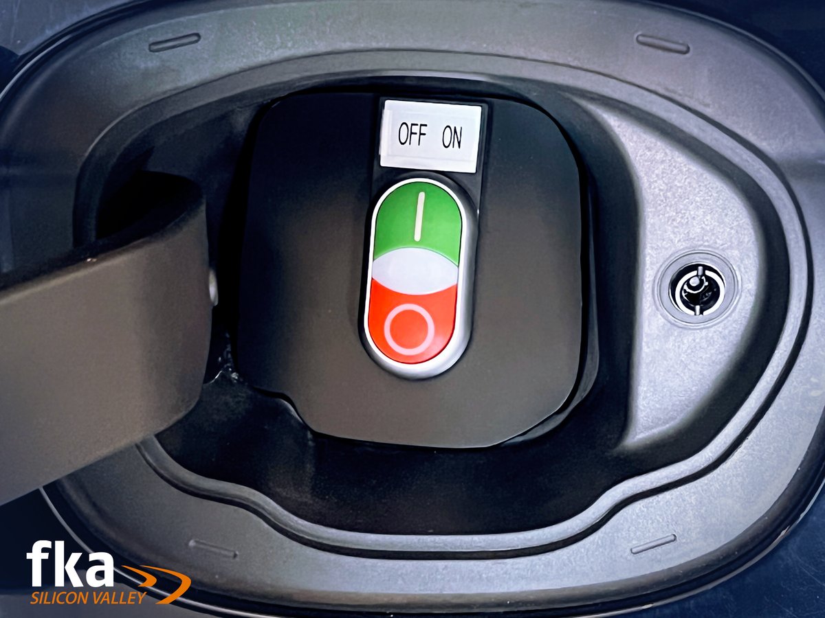 fkaSV's tweet photo. Things you find in a driving simulator: An on and off switch where you would normally refuel the vehicle.

#drivingsimulator #mobility https://t.co/ZRx9lAw9qR