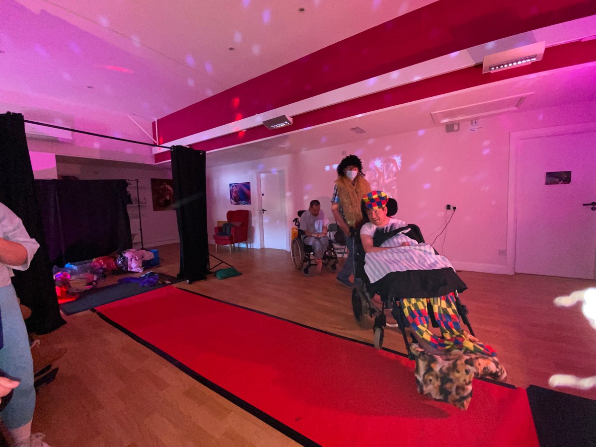 TheBevernTrust's tweet photo. The best fashion show is definitely at Bevern! πΈ
All photos where taken by the residents using a switch that was connected to the camera.
#Photography #FashionShow #RedCarpetEvent #Fashion #Models #TheBevernTrust #MoreFromLife #FancyDress #EastSussex https://t.co/G8XmeGuLj6