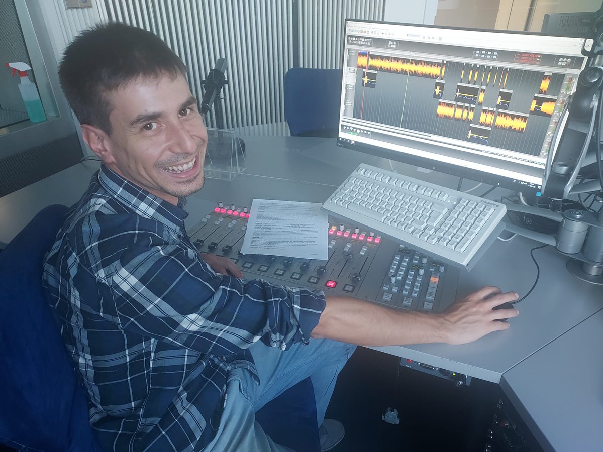 Os presento a <a href="/Nachete_Sanchez/">Nacho Sánchez</a>, técnico de @hora25 y responsable de que el tramo gastronómico de hoy (📻 20:30 en SER+) vaya a sonar fetén.

Al final hemos grabado sin vino (porque a <a href="/AimarBretos/">Aimar Bretos</a> se le ha olvidado la botella en <a href="/Fenavin_Oficial/">Fenavin</a>), pero no ha ido nada mal... 👇