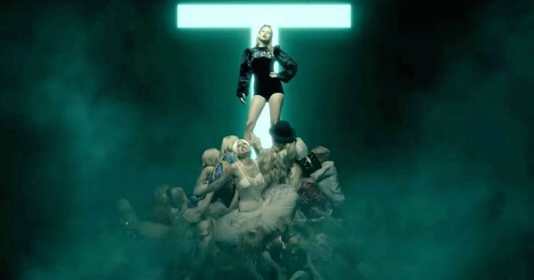 TheSwiftSociety's tweet photo. This was my Multiverse of Madness https://t.co/epnDC7xfHw