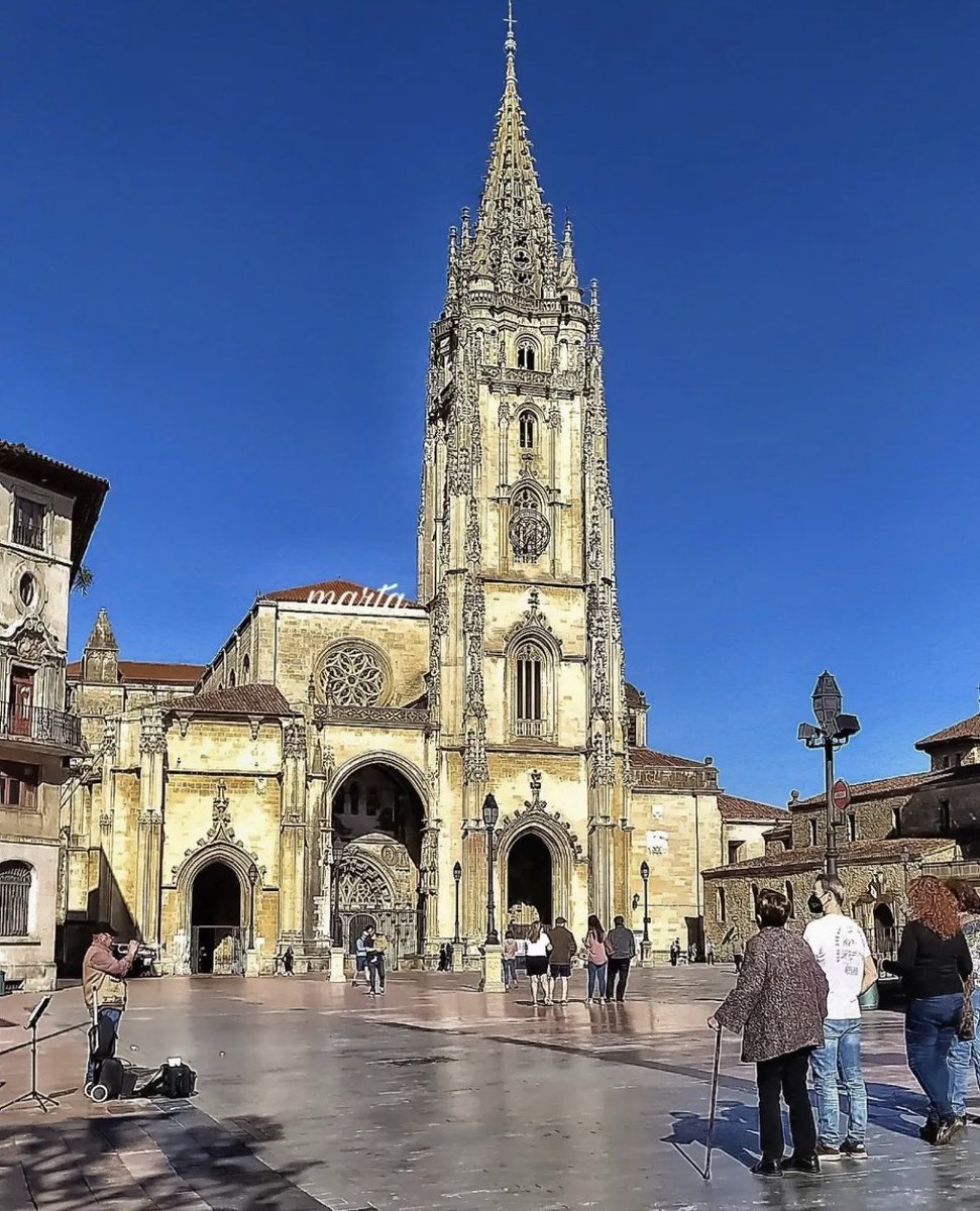 ¡Buenas noches <a href="/igers_oviedo/">Igers Oviedo</a>! Maravillosa la Catedral de #Oviedo 📸😍🙌🏻✨foto de <a href="/menendezmarta/">Marta Menéndez</a>

 ✨❤️✨🌟💫✨#igerstierrina #igers_oviedo #igersspain #igers #igersoviedo #igersasturias