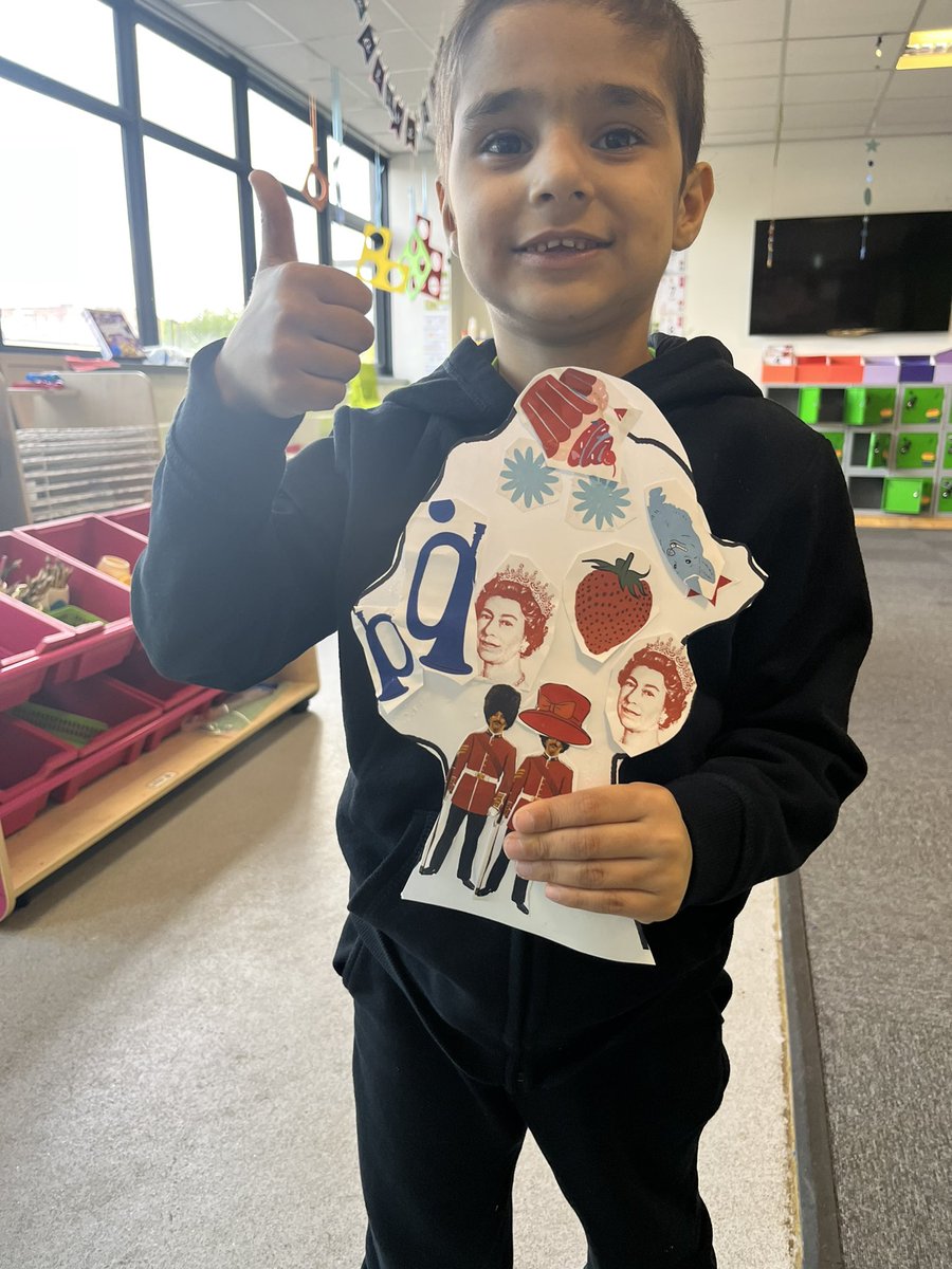 We developing our artistic flairs. Look at these #Jubilee inspired collages we created in our after school art club today. Not only did we learn about our #QueenElizabeth but we learnt about things that represent Britain <a href="/OliveTreeBolton/">Olive Tree Primary</a> <a href="/MissFMunshi/">Miss Munshi</a> #ExtraCurricular #artclub