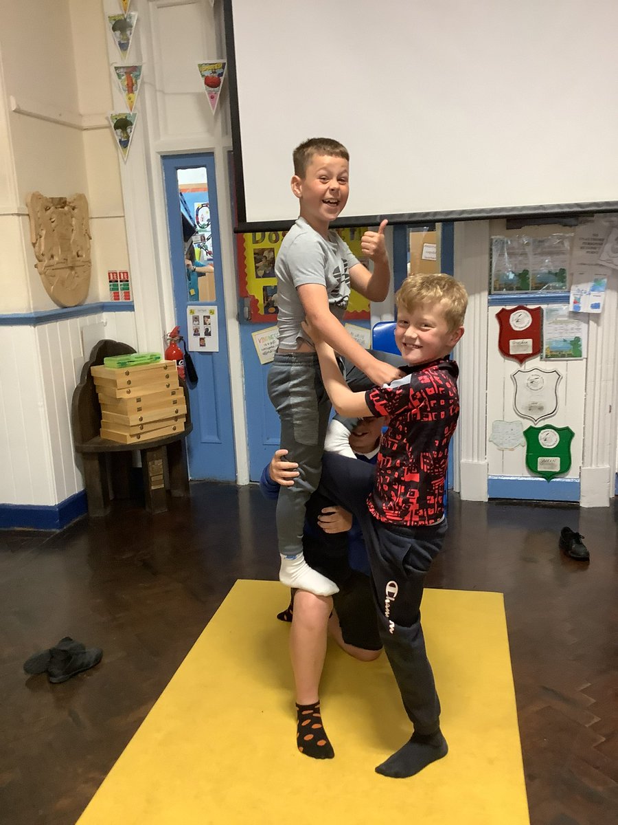MissWalsh19's tweet photo. What an amazing last cheerleading session with D4! I have really enjoyed working with you all to learn a new skill - diolch yn fawr⭐️ I will definitely miss our sessions, youve all been superstars! @DeriSchool @MrWJonesDP https://t.co/8UGacsAQ5f