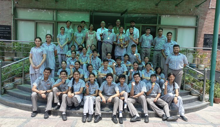 To this amazing lot of juniors who made entire ahlcon family proud. Cheers to new beginnings and achievements , I hope we were able to give as much as we extracted. <a href="/pntduggal/">PUNEET DUGGAL</a> <a href="/y_sanjay/">Sanjay Yadav</a> <a href="/ashokkp/">Ashok Pandey</a> <a href="/MuktaSh14821864/">Mukta Sharma</a>
