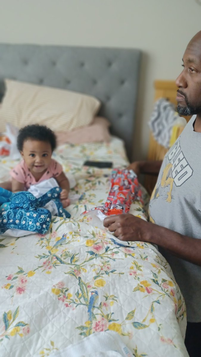 SoulSistaNatl's tweet photo. Cloth Diapering is a family affair. Emmi is helping her Papa on the assembly line. She is inspecting the shell while he stuffs them.
This is definitely a photo to show her when she gets older.
#FourthTrimester #ClothDiaper #NewMoms #ClothDiapering #PocketDiapers #NewbornDiapers https://t.co/FpdhNPJdB3