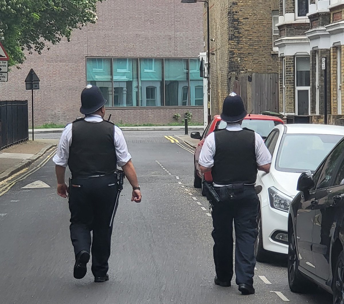 MPSStGeorgeMD's tweet photo. St Georges SNT were accompanied by Newington SNT for joint patrols and weapon sweeps around the ward. https://t.co/7d6tpXqPhb
