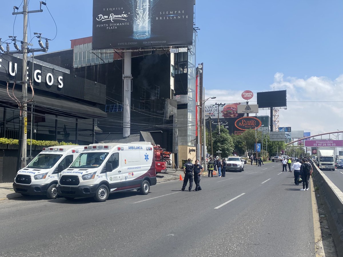 ⚠️Se registra incendio en Terraza Apolonia a un lado de Entre Fuegos, se encuentra cerrada lateral del periférico rumbo al sur⚠️