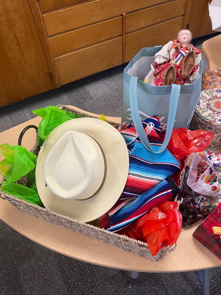 KainsLions's tweet photo. We are beginning a week of awesome Ancestor presentations! Let the fun and learning begin @CamHeightsSTEM!
#secondgraderocks #thisclass https://t.co/Bbl64UfT6X