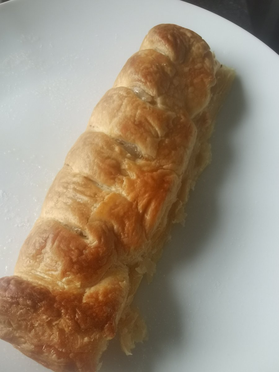 ACakes2021's tweet photo. Sausage rolls, 8 small/4 big for £6 🍴 https://t.co/1J9XfC70BC