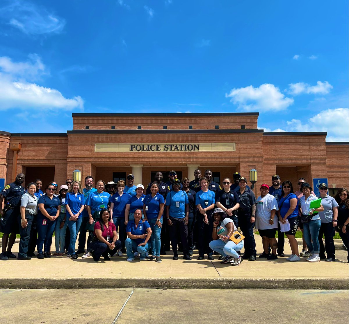 MichonMegan's tweet photo. Great job #HPDNortheast, #HoustonSPCA, #TargetHunger, and #SpecialVictims! Always a pleasure working with you all! #WorkingTogether #HPD #GHPAL #DRT #CommunityAffairs #CommUNITY #ExplorersProgram https://t.co/kHNusObTKi
