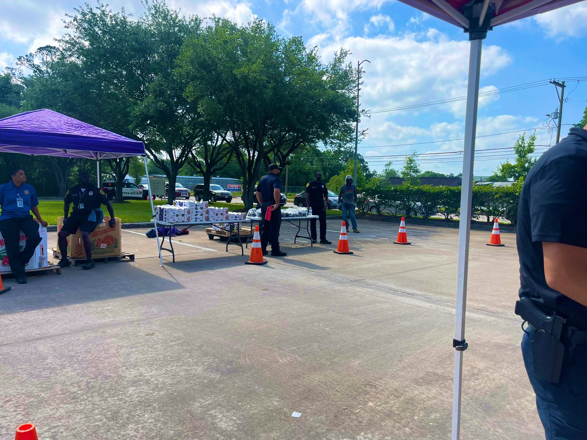 MichonMegan's tweet photo. Great job #HPDNortheast, #HoustonSPCA, #TargetHunger, and #SpecialVictims! Always a pleasure working with you all! #WorkingTogether #HPD #GHPAL #DRT #CommunityAffairs #CommUNITY #ExplorersProgram https://t.co/kHNusObTKi