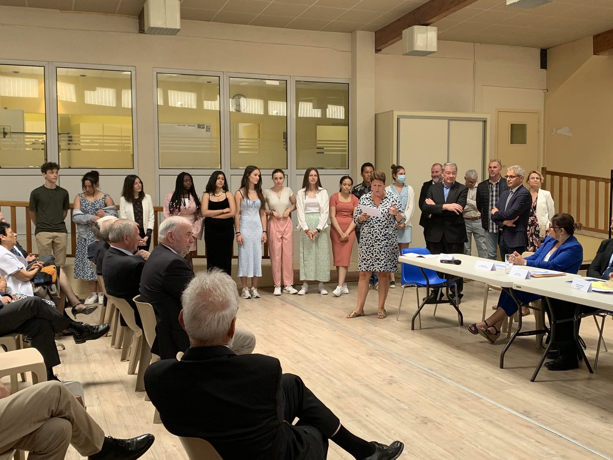 Nos élèves de 3eme engagés dans le projet Shoah, ont reçu le prix Education Citoyenne de l Ordre National du Mérite.
Bravo à eux! <a href="/dreuxofficiel/">Dreux Officiel</a> <a href="/Pierrefbillet/">Pierre-Frédéric Billet</a> <a href="/dsden28/">DSDEN d’Eure-et-Loir - Académie d’Orléans-Tours</a> <a href="/FredericEncel/">Frédéric Encel</a> <a href="/BeaudoinVb/">Valerie Beaudoin</a>