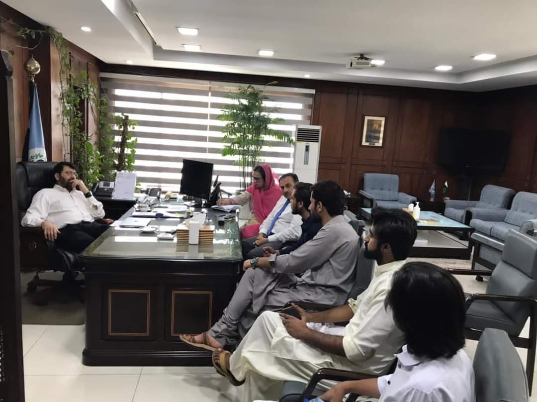 IrfanBa07639798's tweet photo. Today students met with HEC chairman regarding the current issues of the university. an application was submitted to HEC chairman to take action against the behaviour of administration. HEC chairman assured of us every possible aid.
#SaveQAU https://t.co/AGUvna3vPq