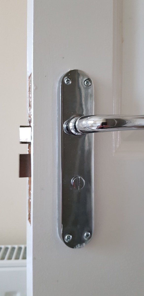 locksmith_lady's tweet photo. New bathroom lock fitted as the old one had a faulty latch. Replaced 4 screws as they were worn, sorted out the stiff front door lock and tightened the loose front door handles. #FemaleLocksmith #MiltonKeynes #Buckingham https://t.co/CcT2rR9AQj