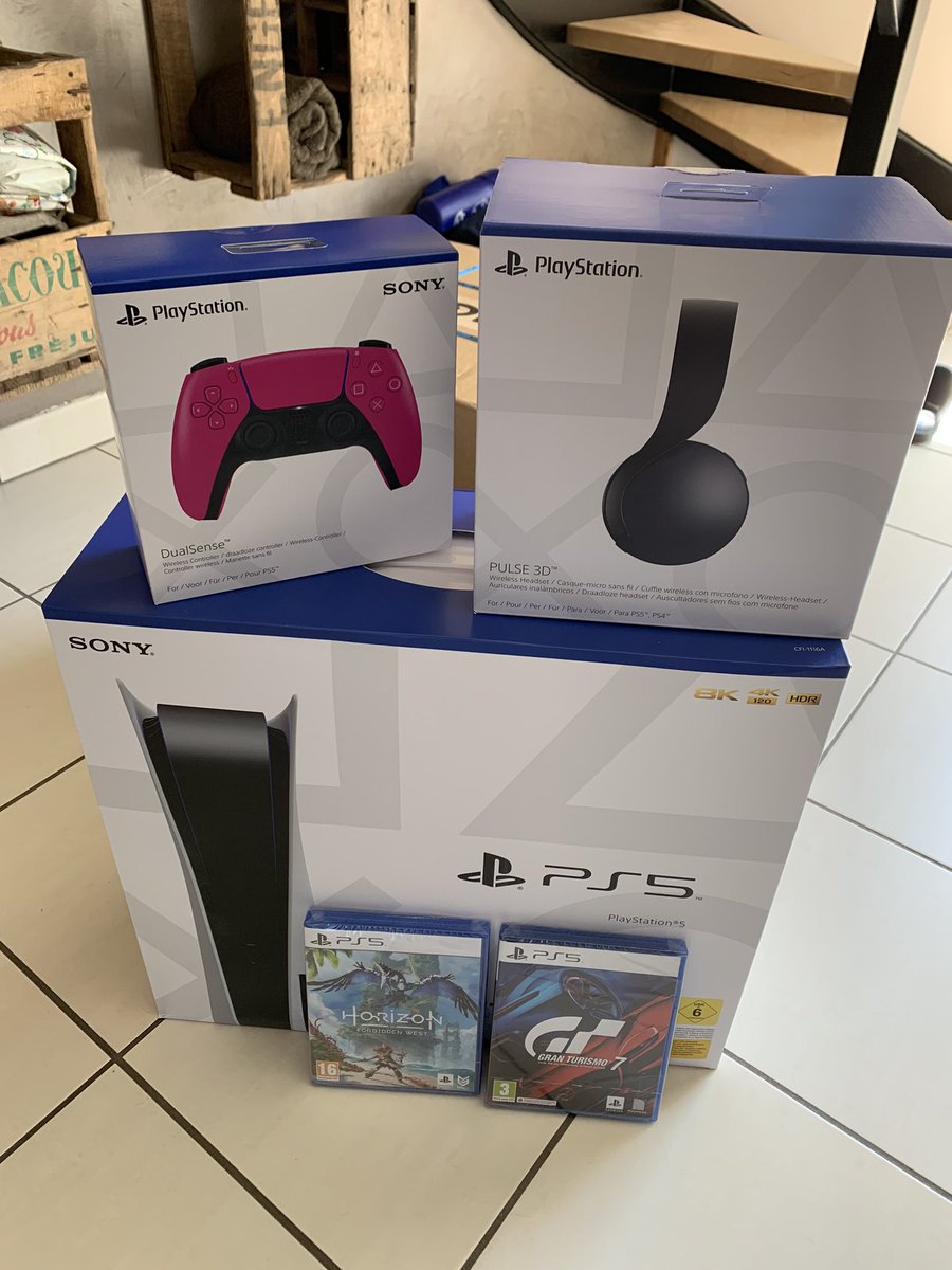 NikosLeduc's tweet photo. @Dealabs C’est bien reçu ! Deal Micromania de la semaine dernière. PS : j’ai eu 2 pack, si kkn du 28 le veut, il est au premier arrivé ! https://t.co/9agjtKS5ij