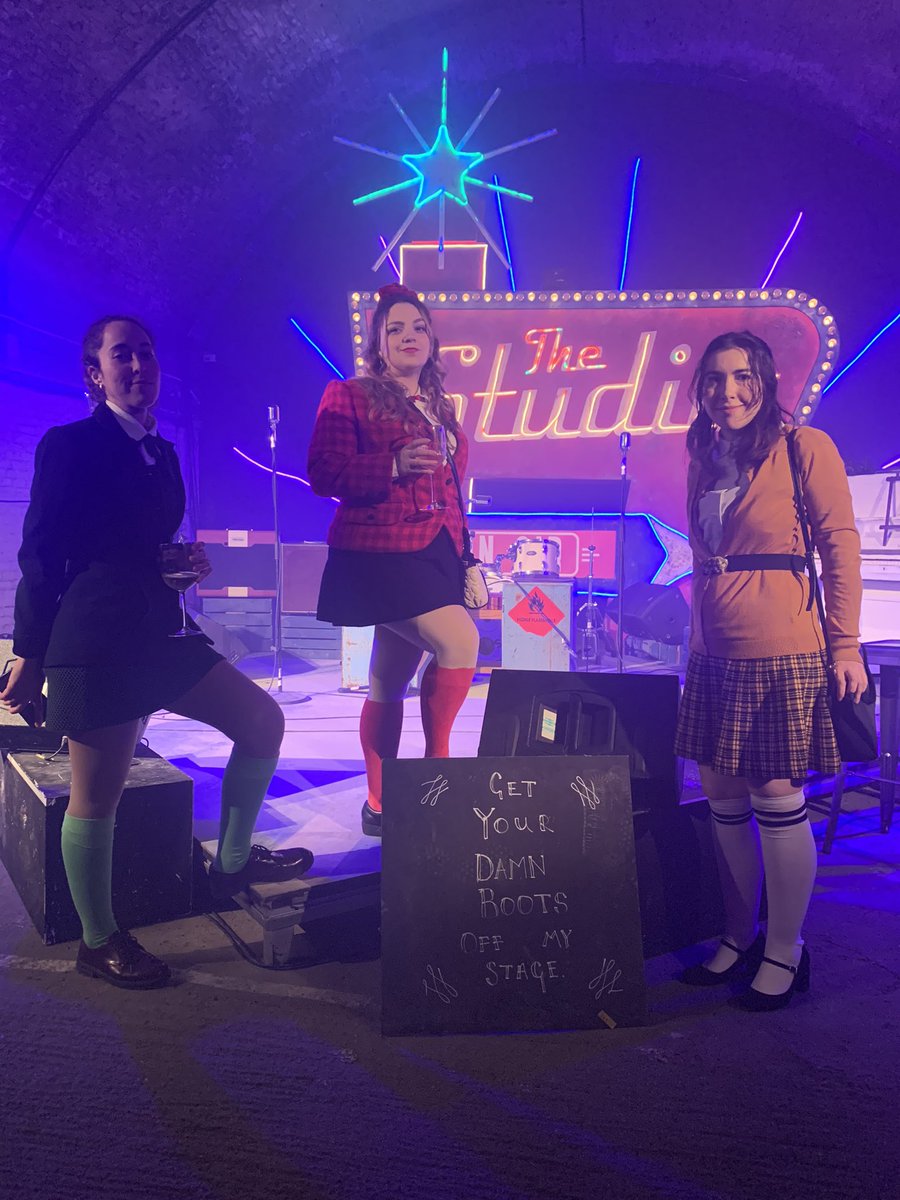 thevalmarques's tweet photo. Here’s my #howverycosplay for @HeathersMusical competition! https://t.co/bCrntSbM2l