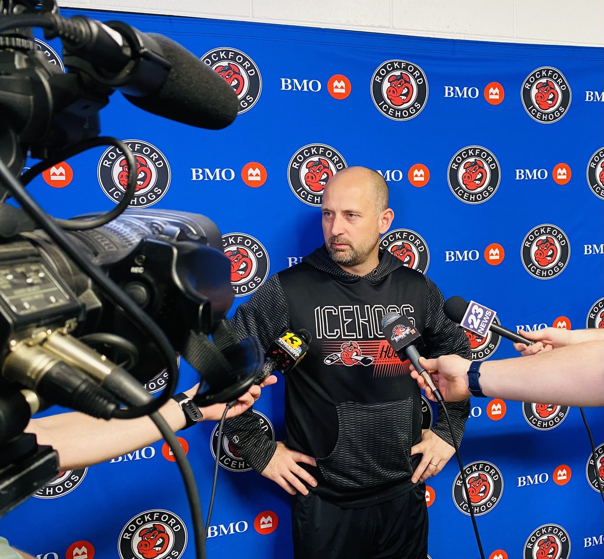 goicehogs's tweet photo. 🔐 in.

IceHogs. Wolves. 🔜 https://t.co/V5C2XM5cIt
