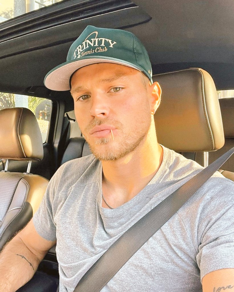 Hell_Williams20's tweet photo. ㅤ   —— It's great to be back

#SeductiveHell https://t.co/9NaRFfAgOO