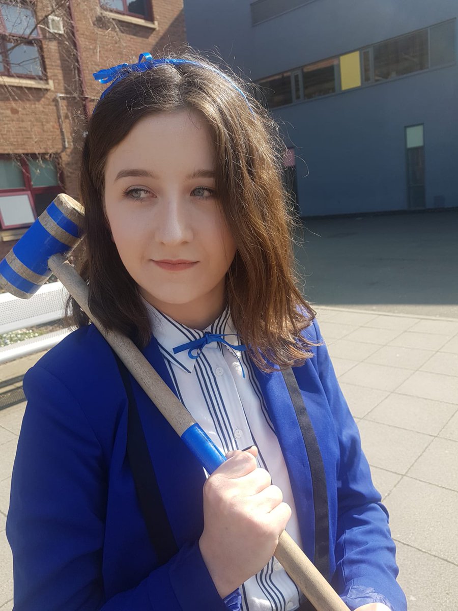 dragpathhowell's tweet photo. @HeathersMusical @TheOtherPalace how very of me to cosplay veronica 💙 #HowVeryCosplay https://t.co/Dex3ZUdmln