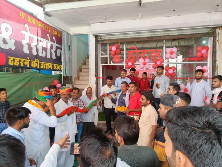 subhashmeel99's tweet photo. आज रींगस क़स्बे में #राधिका_होटल_&amp; #रेस्टोरेंट का उद्घाटन किया। युवा साथी सुरेश मिठारवाल को नवीन प्रतिष्ठान की हार्दिक शुभकामनाएँ। https://t.co/q5Bu5L5DvJ