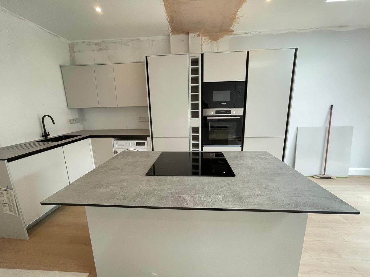 Olly London Kitchen Worktop Fitter tweet media