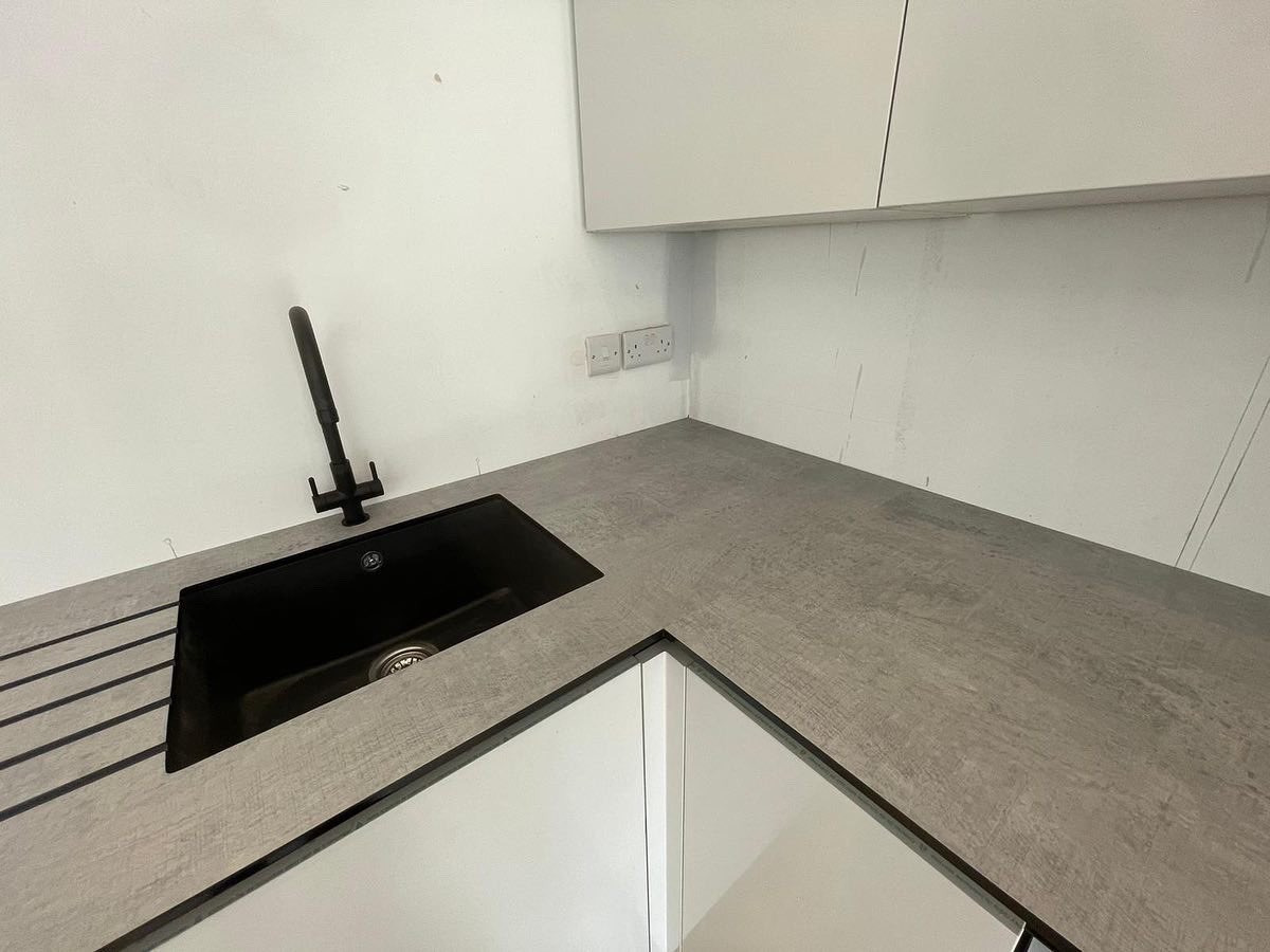 Olly London Kitchen Worktop Fitter tweet media